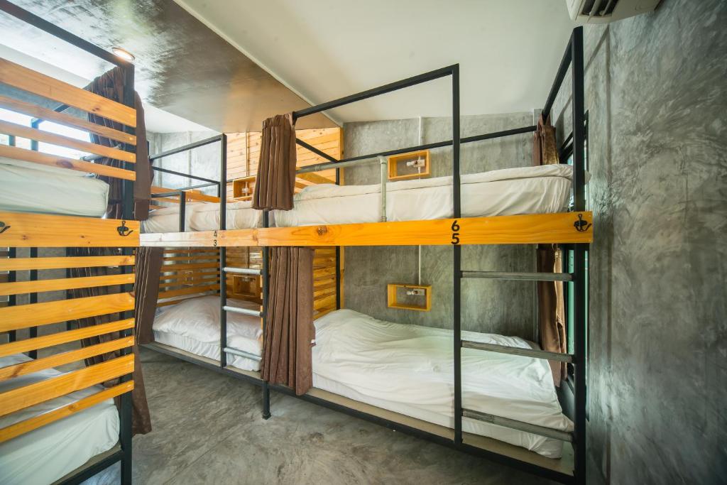 ChillHub Hostel Phuket – Phuket